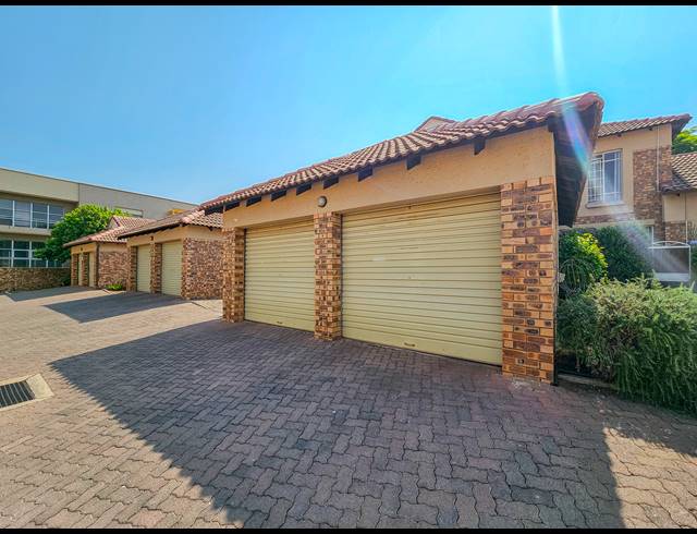 3 BEDROOM DUPLEX FOR SALE IN DIE HOEWES